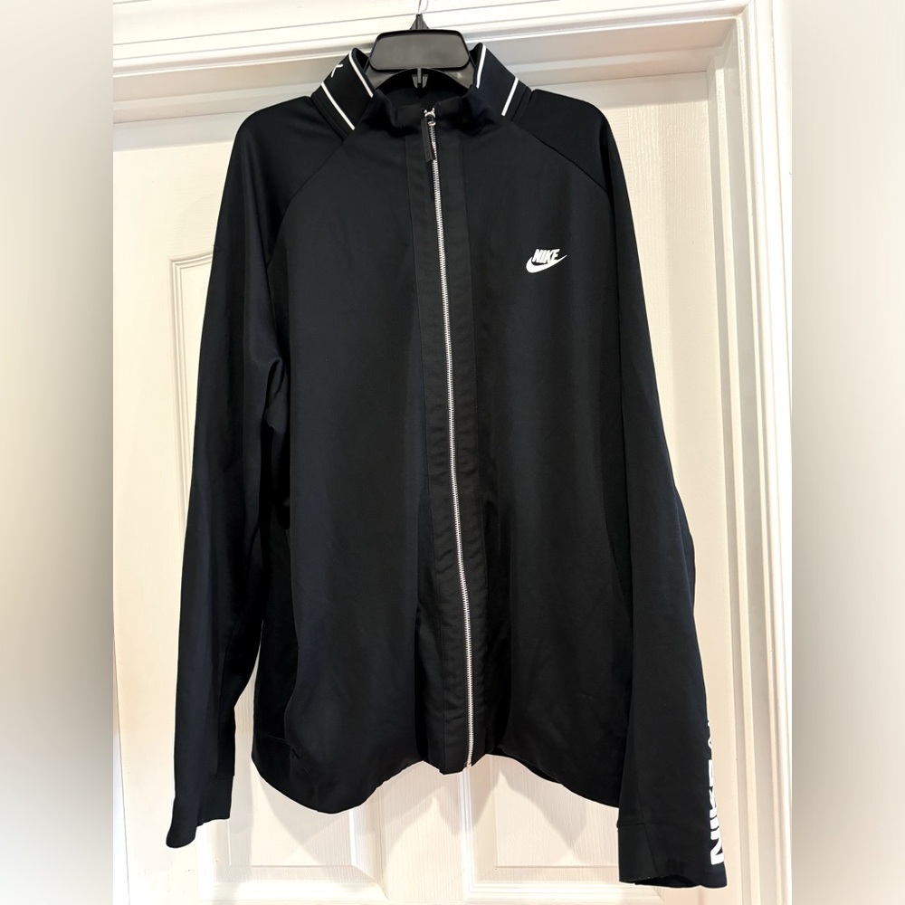 Men’s Black Nike Airmax jacket size 3XL; great condition